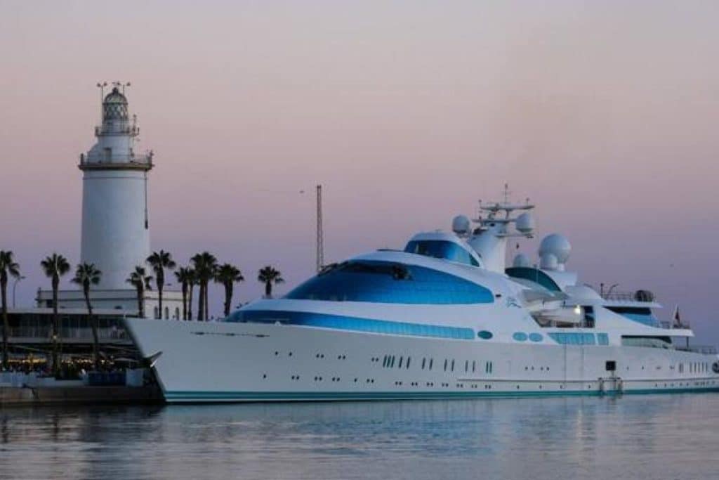 mega-yacht Yas Malaga